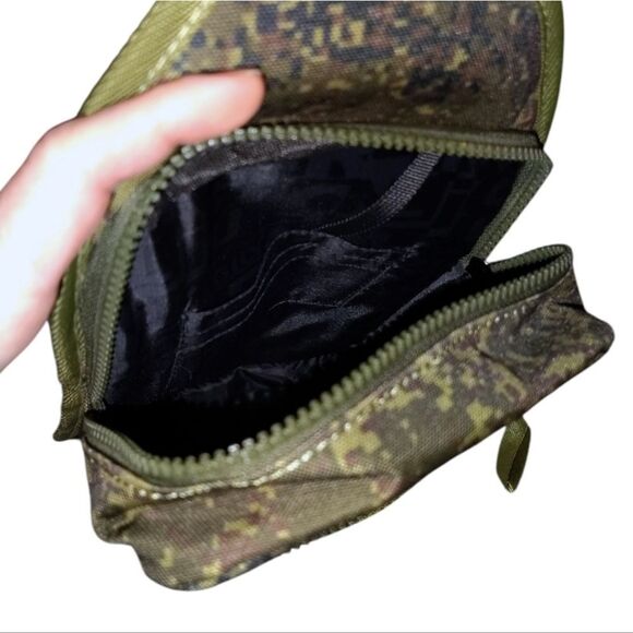 True Religion Yeta Green Camo Skater Crossbody Sling Bag NWOT - Picture 10 of 15